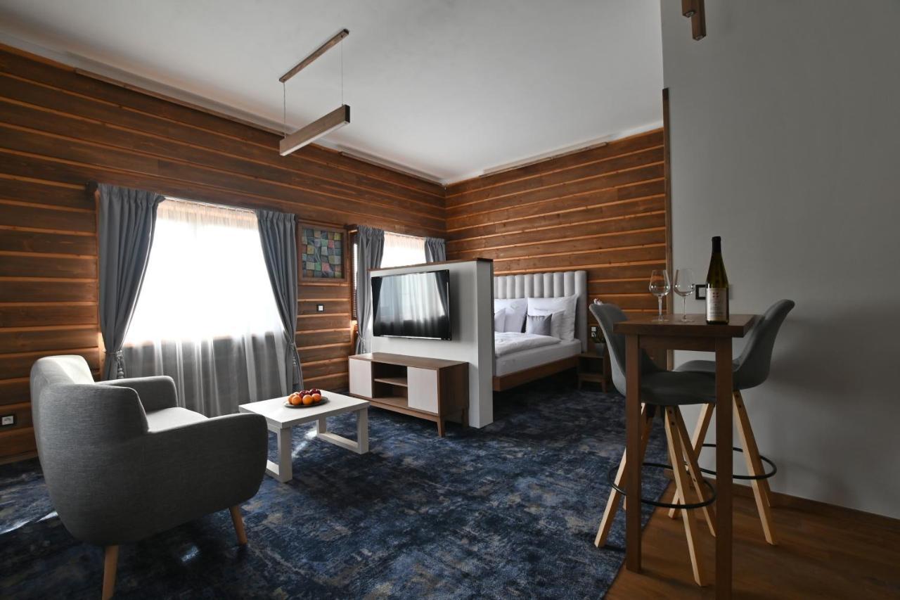 Apartmany Spessart 霍穆托夫 外观 照片
